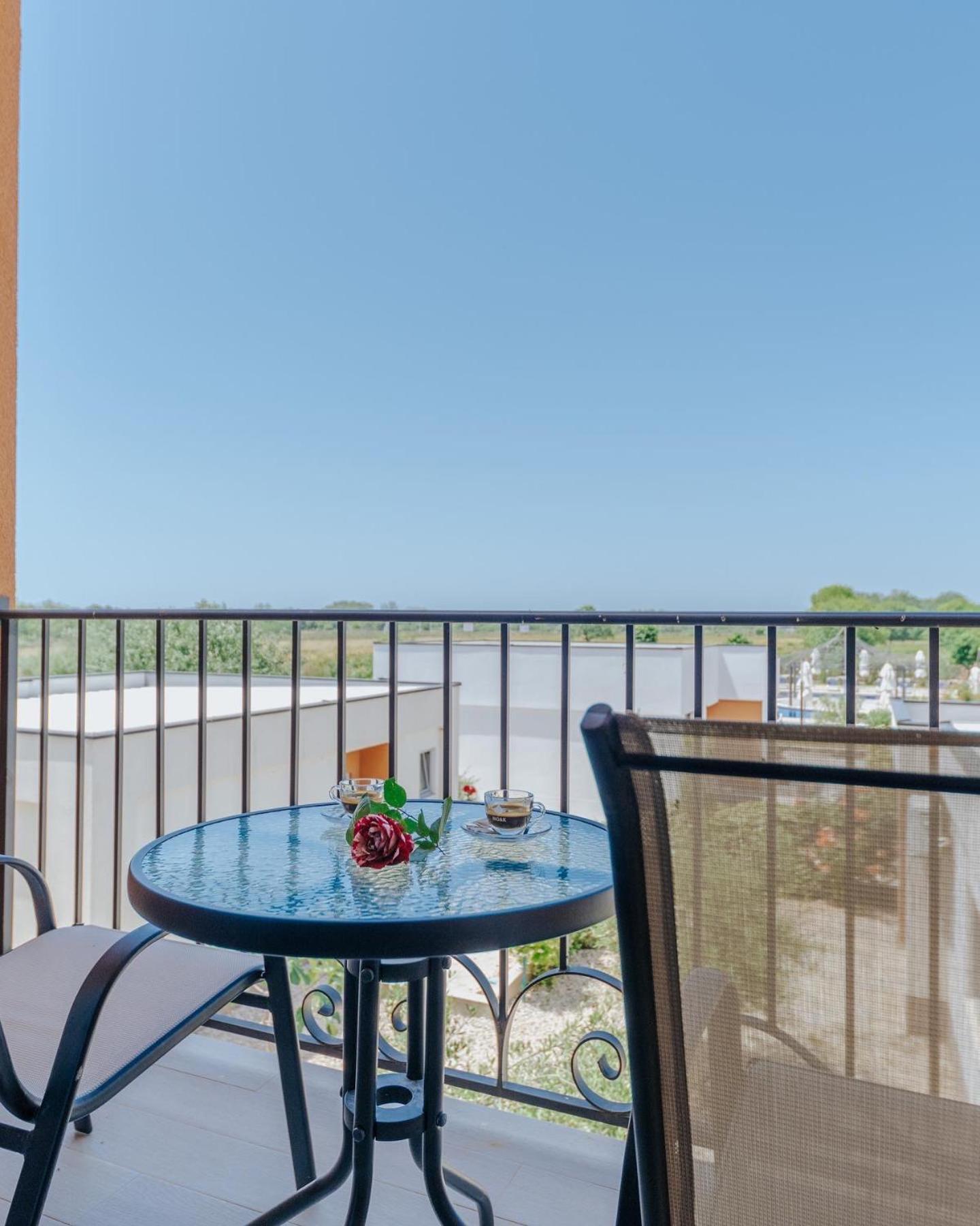 Imperial Family Resort Ulcinj Bagian luar foto