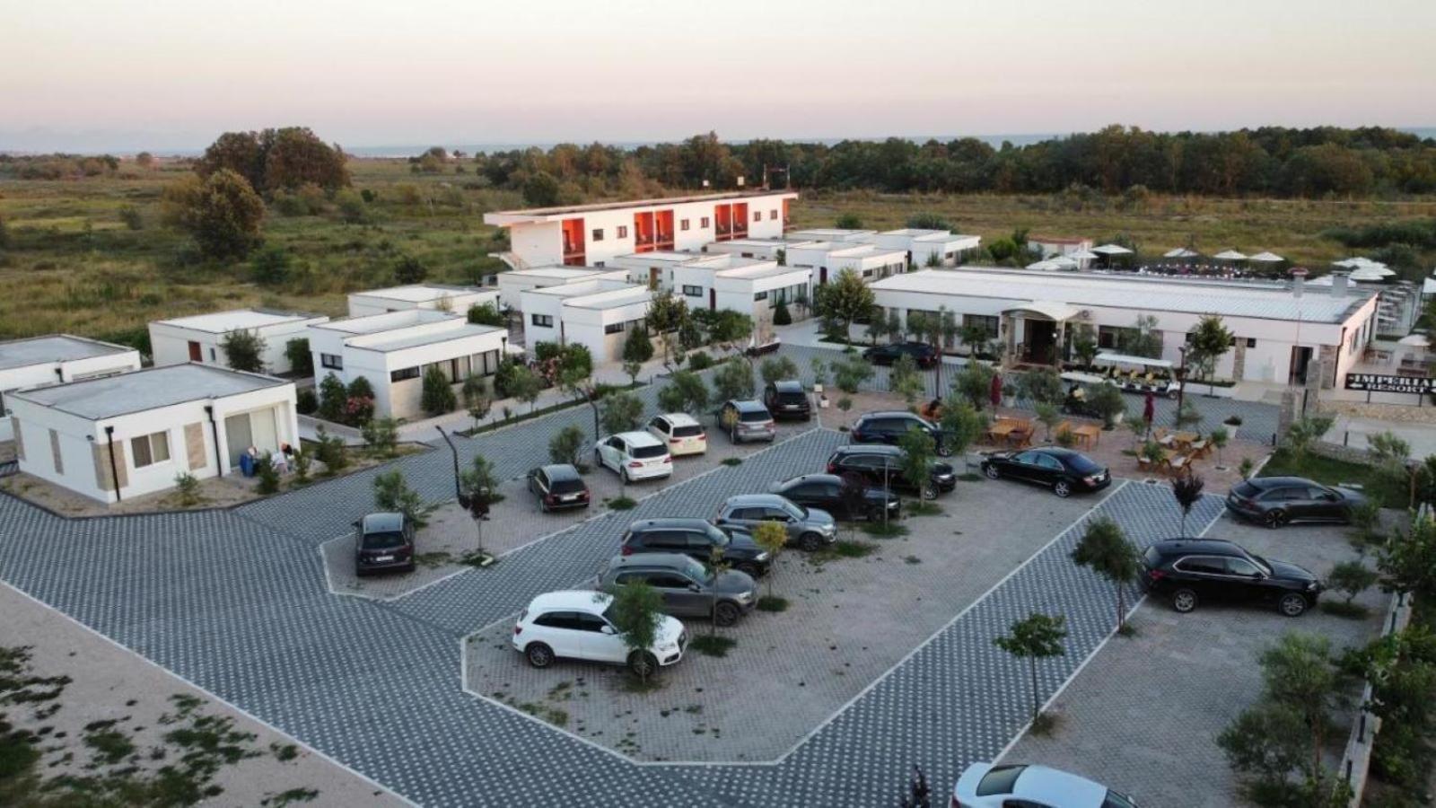Imperial Family Resort Ulcinj Bagian luar foto